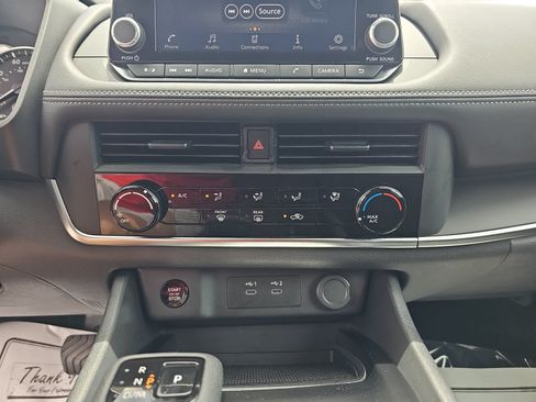 Used 2025 Nissan Rogue S FWD image 20