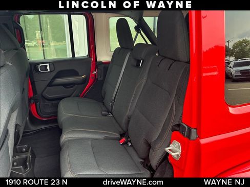 Used 2024 Jeep Wrangler Unlimited Sahara AWD/4WD image 20