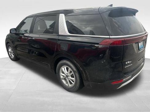 Used 2024 Kia Carnival LX image 4