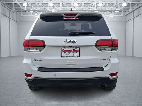 Used 2021 Jeep Grand Cherokee Laredo image 4