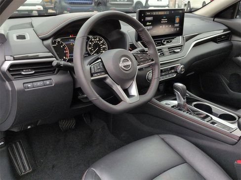 Used 2025 Nissan Altima 2.5 SR w/ SR Premium Package image 9