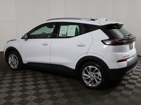 Used 2022 Chevrolet Bolt EUV LT w/ Comfort Package image 12