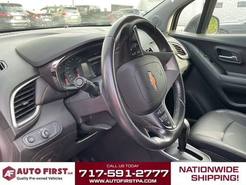 Used 2022 Chevrolet Trax LT w/ Premium Seat Package AWD/4WD image 5