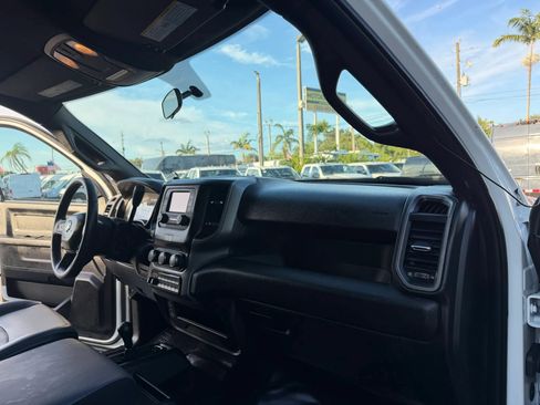 Used 2024 RAM 3500 Tradesman w/ Chrome Appearance Group AWD/4WD image 18