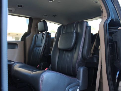 Used 2016 Dodge Grand Caravan SXT image 21