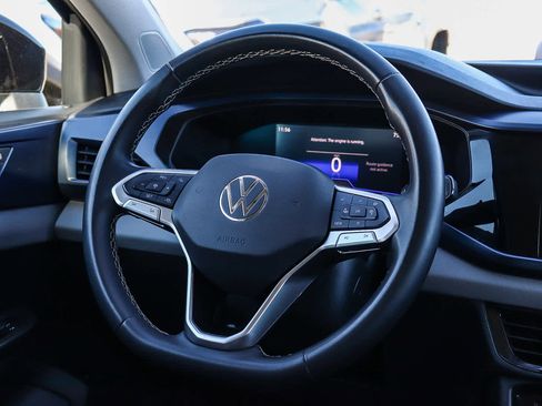 Used 2023 Volkswagen Taos SE w/ Panoramic Sunroof Package image 16