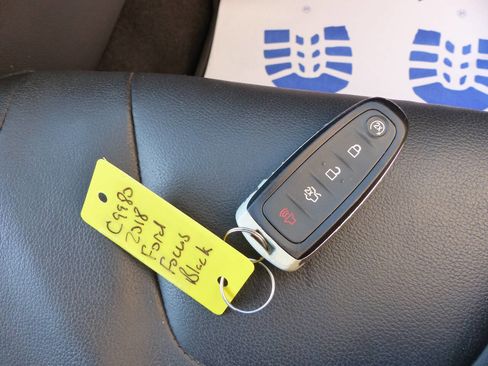 Used 2018 Ford Focus Titanium w/ Titanium Technology Package FWD image 50