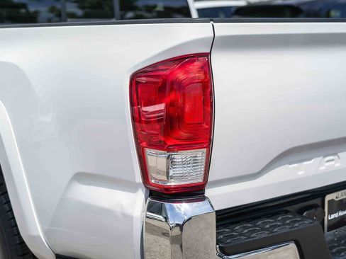 Used 2017 Toyota Tacoma SR5 w/ Tow Package RWD image 9