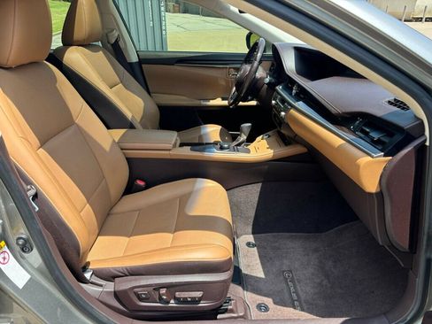 Used 2016 Lexus ES 350 w/ Premium Package w/Wood Trim FWD image 14