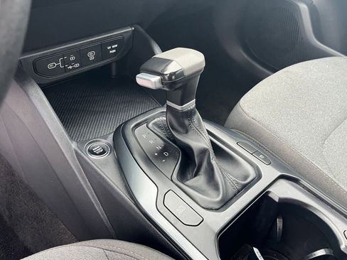 Used 2025 Kia K4 LXS image 40