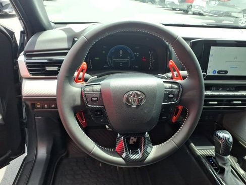 Used 2025 Toyota Camry SE AWD/4WD image 7