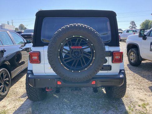 Used 2018 Jeep Wrangler Unlimited Rubicon AWD/4WD image 3