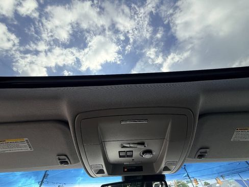Used 2015 Chevrolet Suburban LTZ AWD/4WD image 38