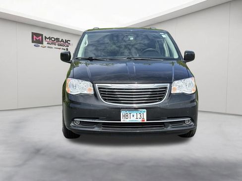Used 2015 Chrysler Town & Country Touring w/ Driver Convenience Group FWD image 3