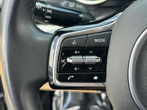 Used 2024 Kia Carnival LX FWD image 10