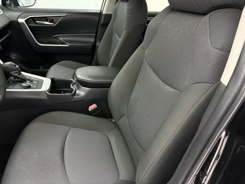 Used 2025 Toyota RAV4 XLE AWD/4WD image 26