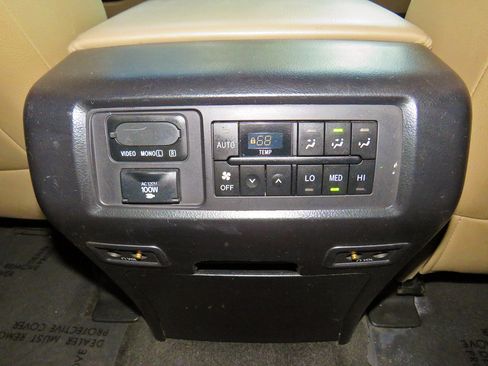 Used 2013 Toyota Sequoia Platinum image 33