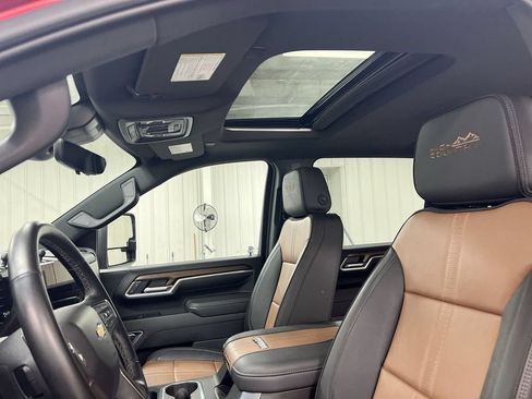 Used 2025 Chevrolet Silverado 3500 High Country w/ High Country Premium Package AWD/4WD image 15