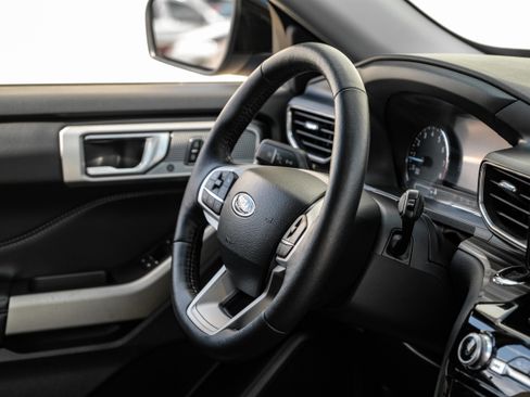 Used 2022 Ford Explorer Limited image 12