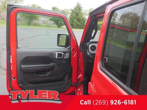 Used 2024 Jeep Wrangler Unlimited AWD/4WD image 18