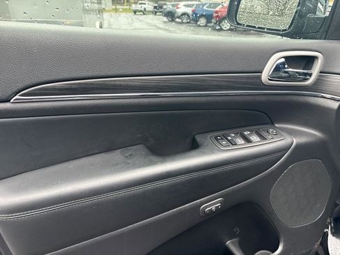 Used 2022 Jeep Grand Cherokee Limited image 9