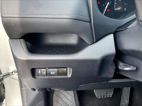 Used 2024 Toyota RAV4 XLE FWD image 33