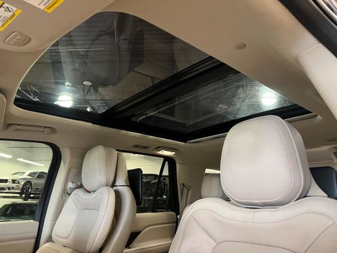 Used 2018 Lincoln Navigator Reserve w/ Technology Package image 24