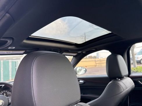 Used 2023 Alfa Romeo Giulia Estrema image 22