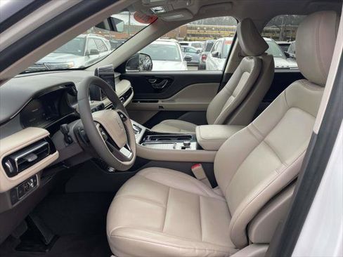 Used 2023 Lincoln Aviator Standard image 12