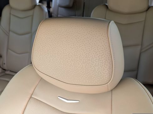 Used 2020 Cadillac Escalade Platinum AWD/4WD image 14
