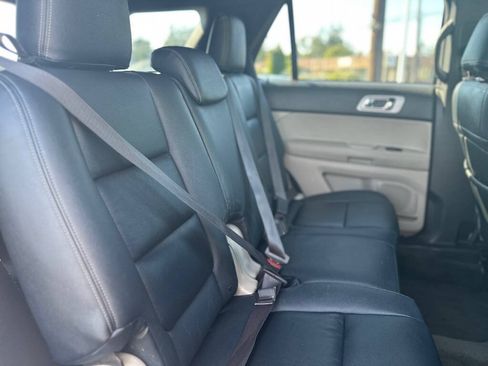 Used 2014 Ford Explorer XLT w/ Equipment Group 201A AWD/4WD image 22