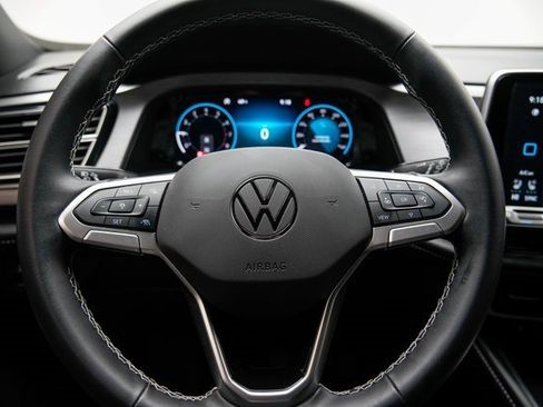 Used 2024 Volkswagen Atlas Cross Sport SE image 32