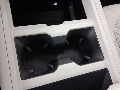 New 2025 Land Rover Defender 110 S image 28