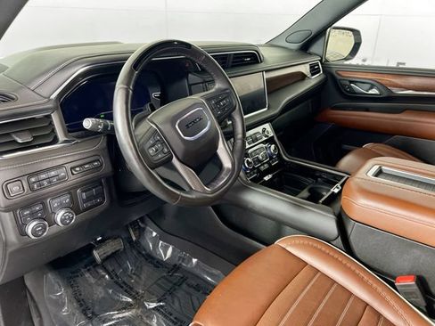 Used 2024 GMC Yukon Denali Ultimate AWD/4WD image 3