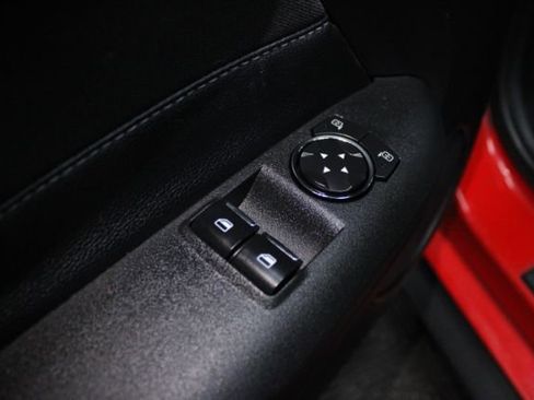 Used 2017 Ford Mustang V6 image 9