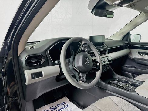 Used 2023 Honda Pilot LX image 9