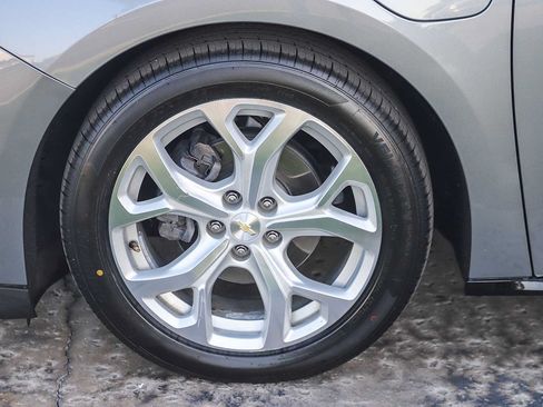 Used 2018 Chevrolet Volt Premier w/ Driver Confidence Package FWD image 10