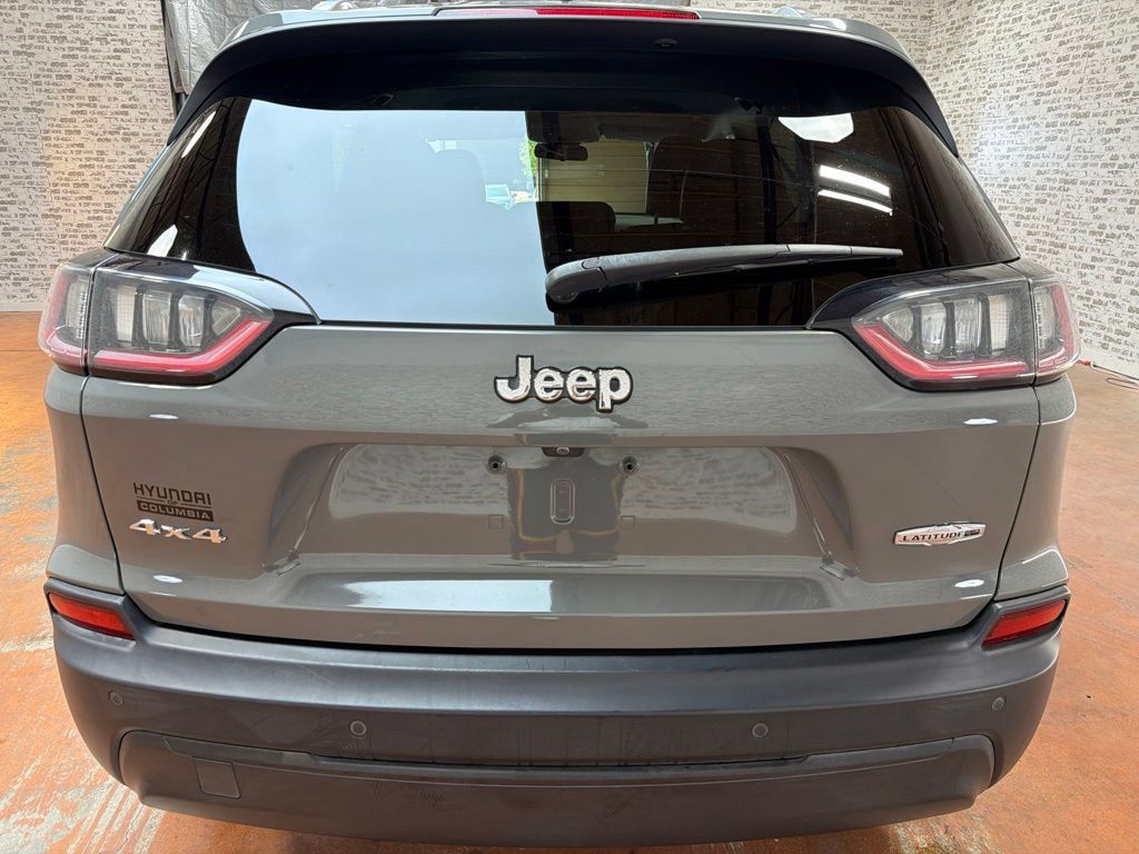 Used 2019 Jeep Cherokee Latitude Plus w/ Cold Weather Group AWD/4WD image 6