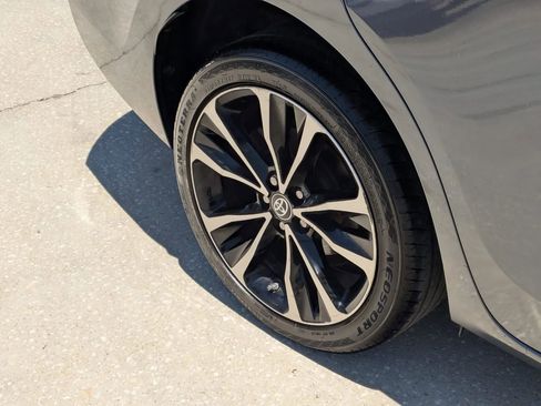Used 2017 Toyota Corolla SE FWD image 6