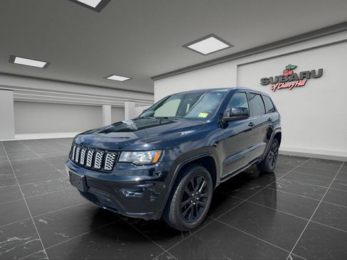 Used 2018 Jeep Grand Cherokee Altitude AWD/4WD image 8
