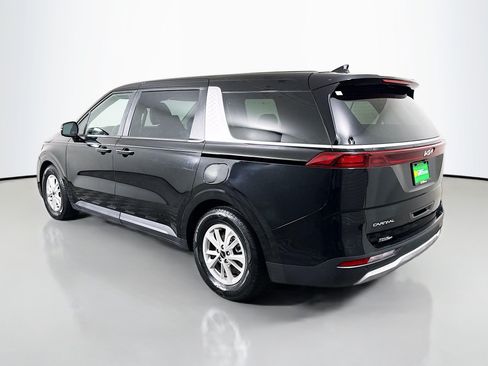 Used 2023 Kia Carnival LX FWD image 7