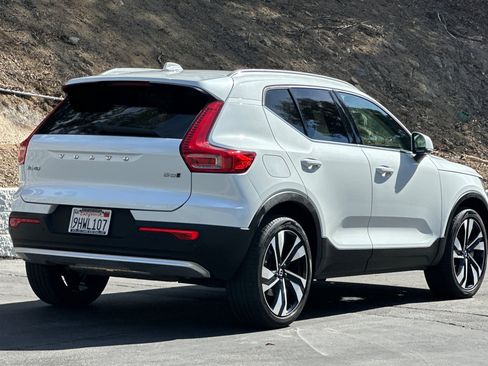 Used 2023 Volvo XC40 B5 Ultimate w/ Protection Package Premier AWD/4WD image 4
