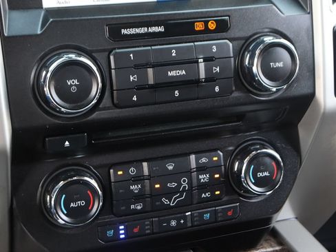 Used 2018 Ford F250 Lariat w/ Lariat Ultimate Package AWD/4WD image 37