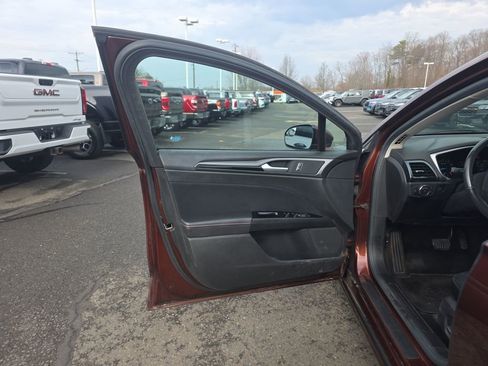 Used 2015 Ford Fusion SE w/ Equipment Group 201A image 19