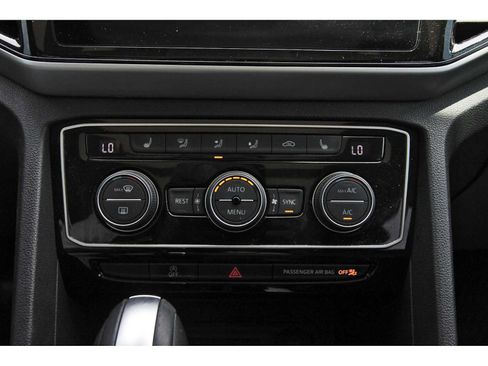 Used 2023 Volkswagen Atlas SE w/ Panoramic Sunroof Package FWD image 24