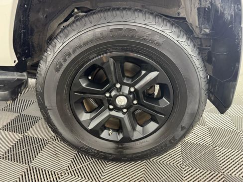 Used 2019 Toyota 4Runner SR5 Premium image 45