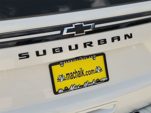 Used 2023 Chevrolet Suburban Z71 w/ Luxury Package AWD/4WD image 32