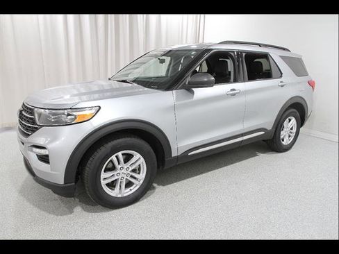 Certified 2023 Ford Explorer XLT w/ Equipment Group 202A AWD/4WD image 3