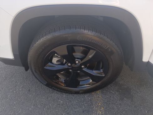 Used 2023 Jeep Cherokee Altitude Lux image 20