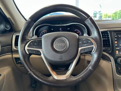 Used 2017 Jeep Grand Cherokee Overland AWD/4WD image 9